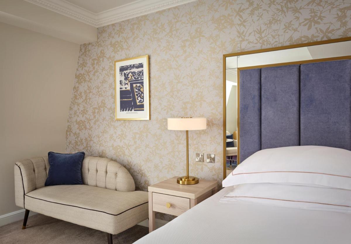 The College Green Dublin Hotel, Autograph Collection