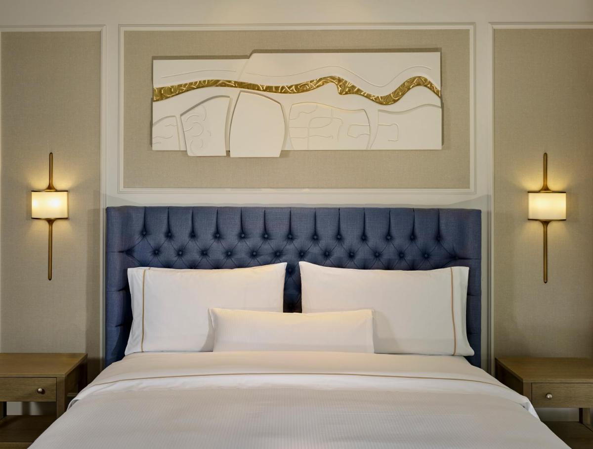 The College Green Dublin Hotel, Autograph Collection