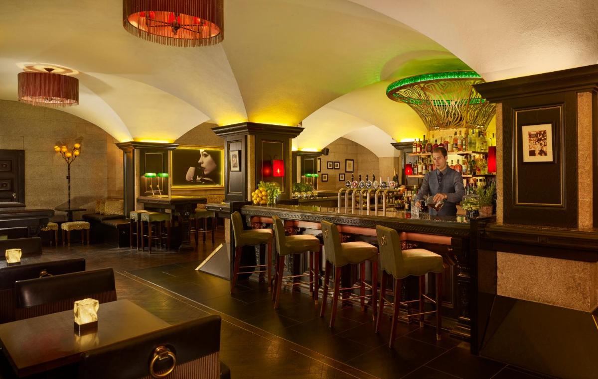 The College Green Dublin Hotel, Autograph Collection
