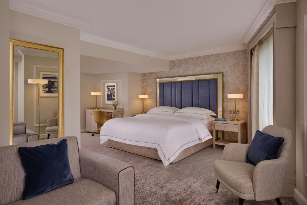 The College Green Dublin Hotel, Autograph Collection