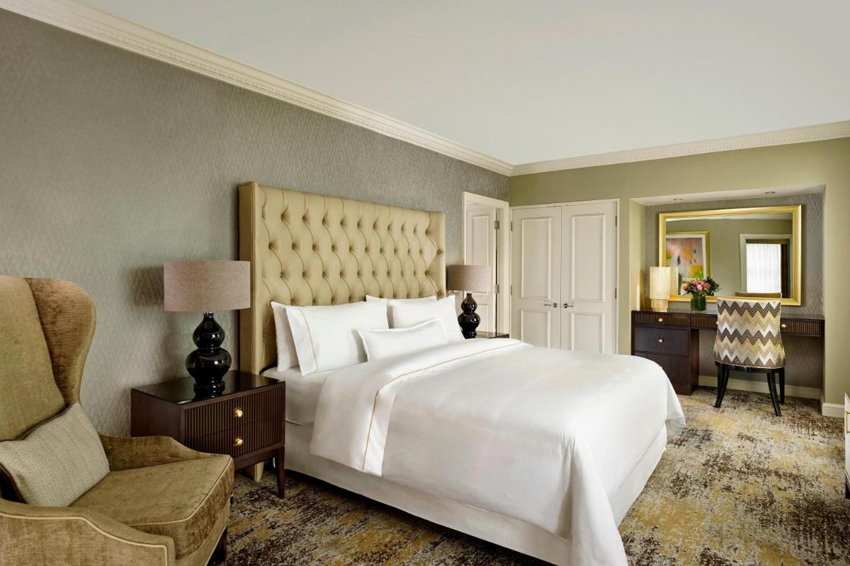 The College Green Dublin Hotel, Autograph Collection