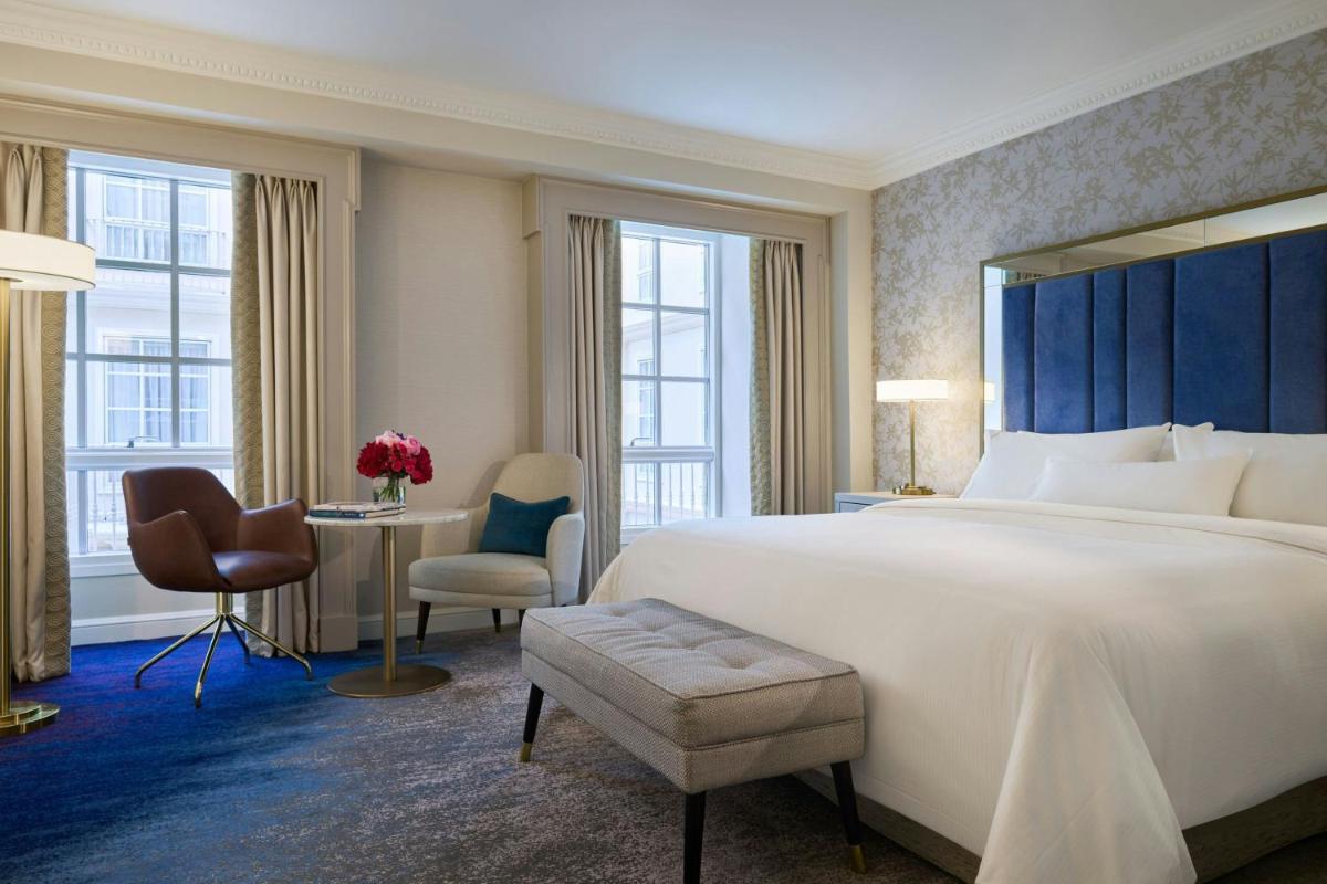 The College Green Dublin Hotel, Autograph Collection