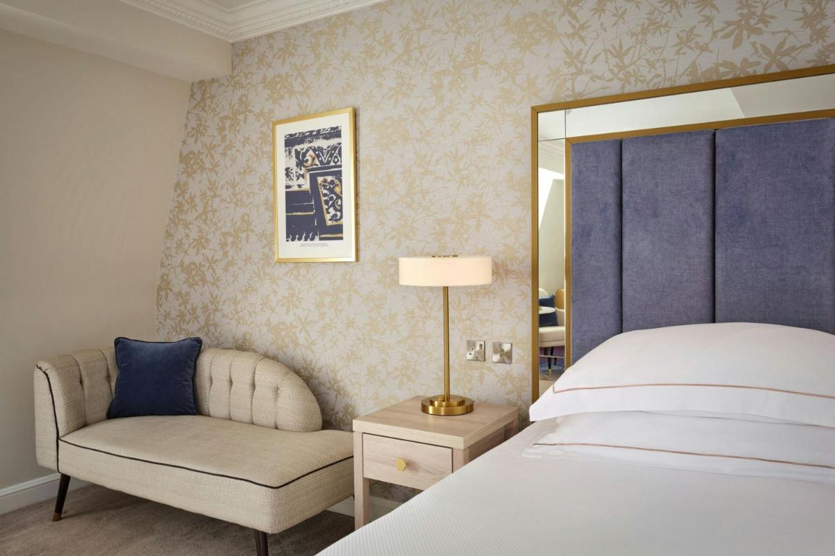The College Green Dublin Hotel, Autograph Collection