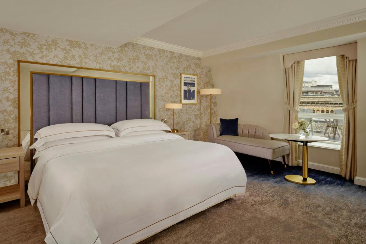 The College Green Dublin Hotel, Autograph Collection