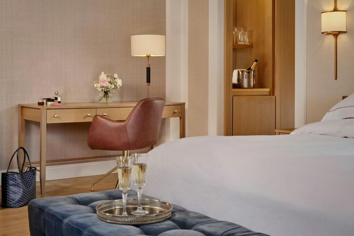 The College Green Dublin Hotel, Autograph Collection