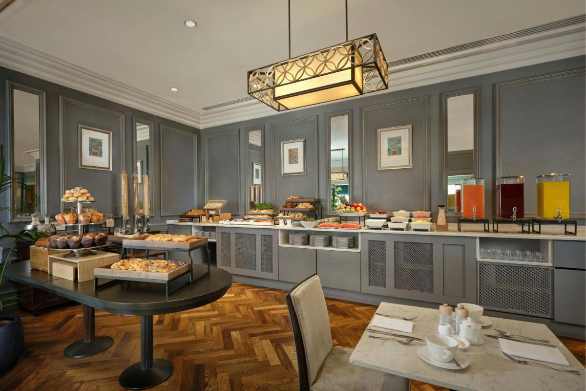 The College Green Dublin Hotel, Autograph Collection