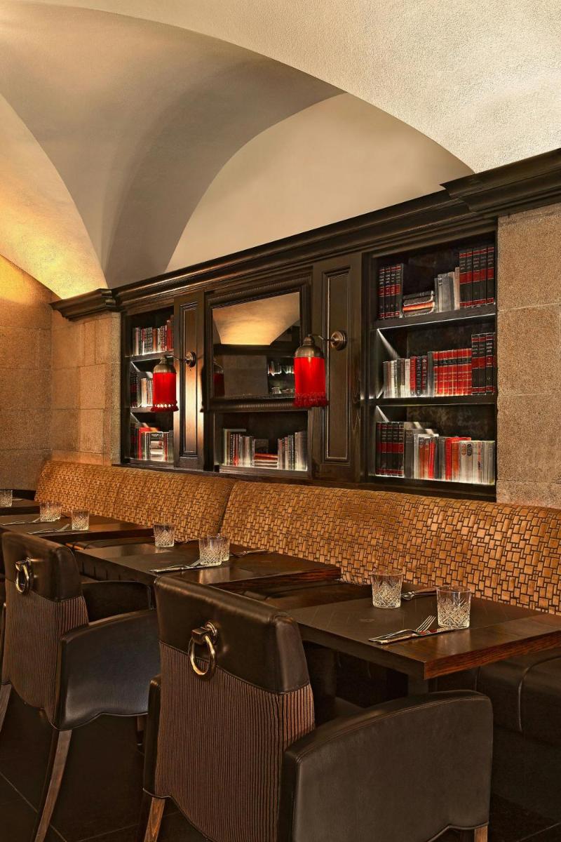 The College Green Dublin Hotel, Autograph Collection