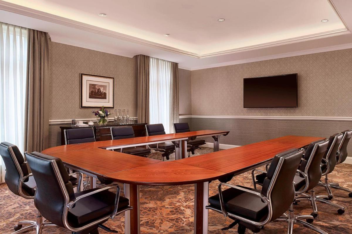 The College Green Dublin Hotel, Autograph Collection