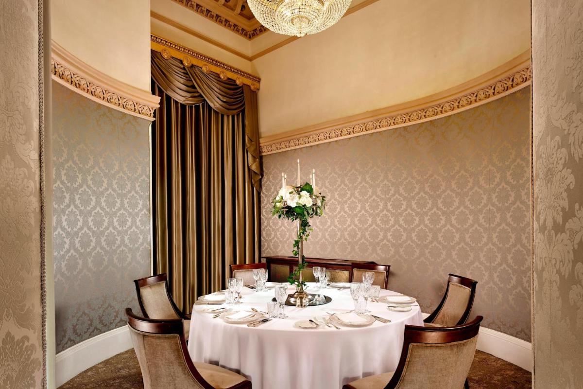 The College Green Dublin Hotel, Autograph Collection