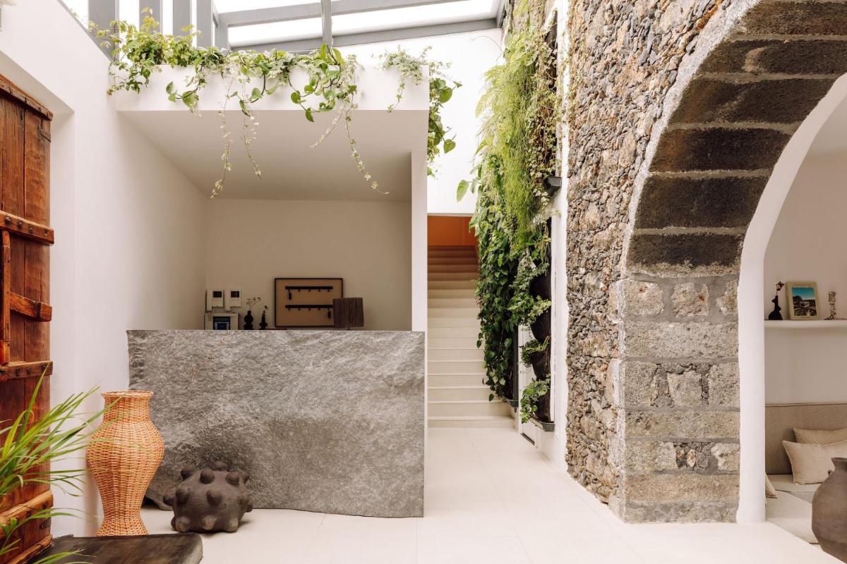 White Exclusive Suites & Villas