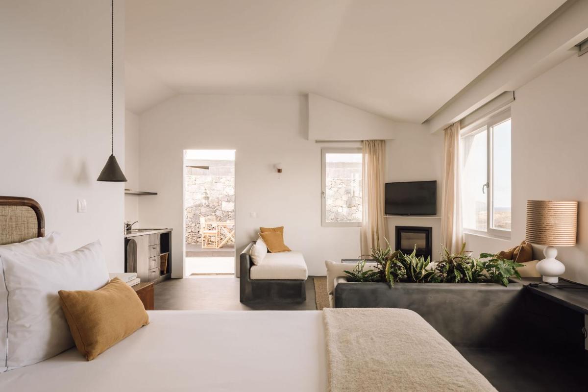 White Exclusive Suites & Villas