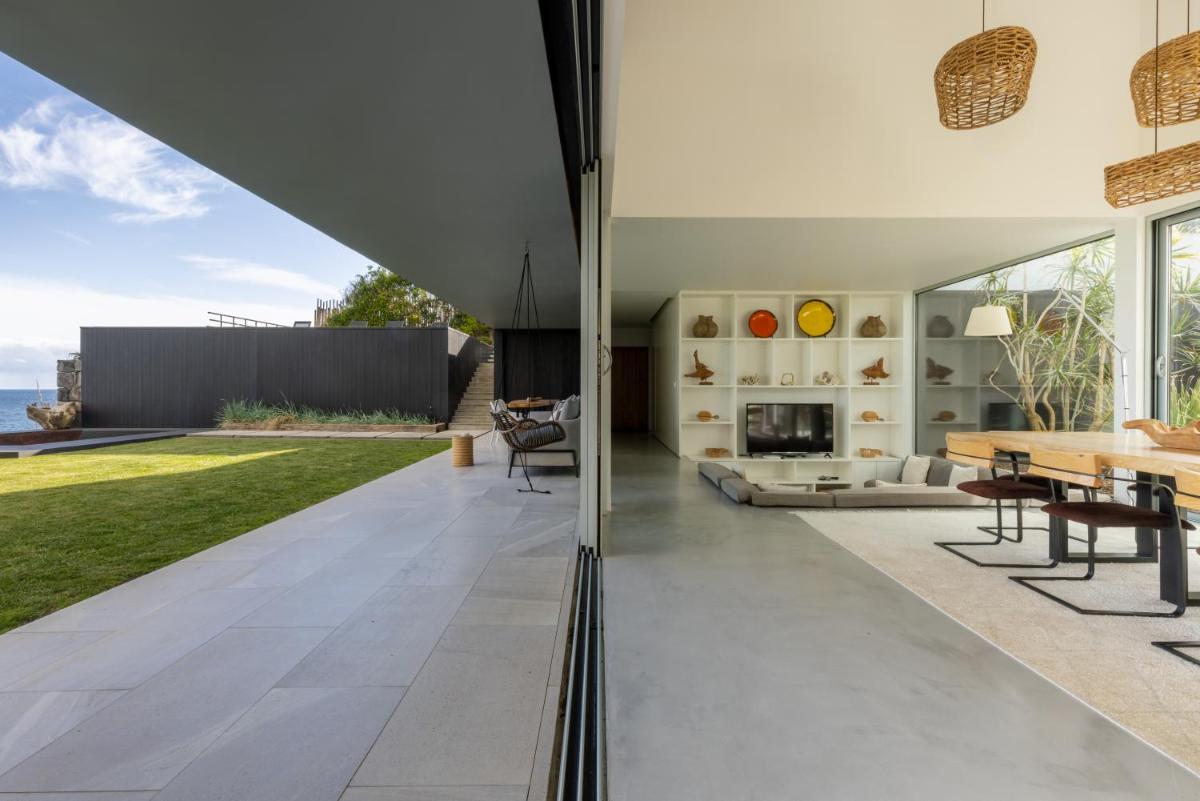 White Exclusive Suites & Villas