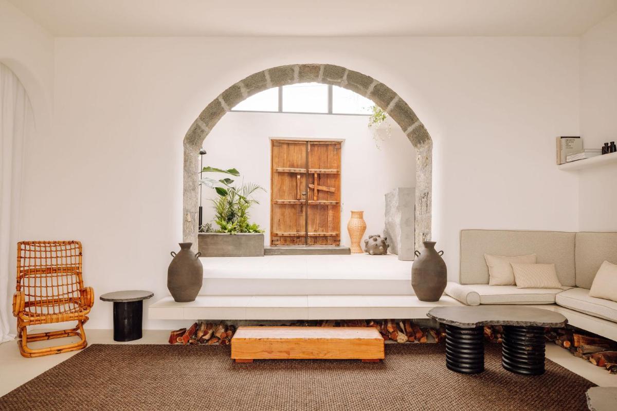 White Exclusive Suites & Villas