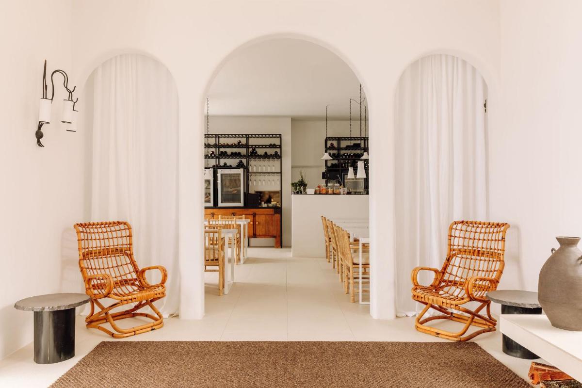 White Exclusive Suites & Villas