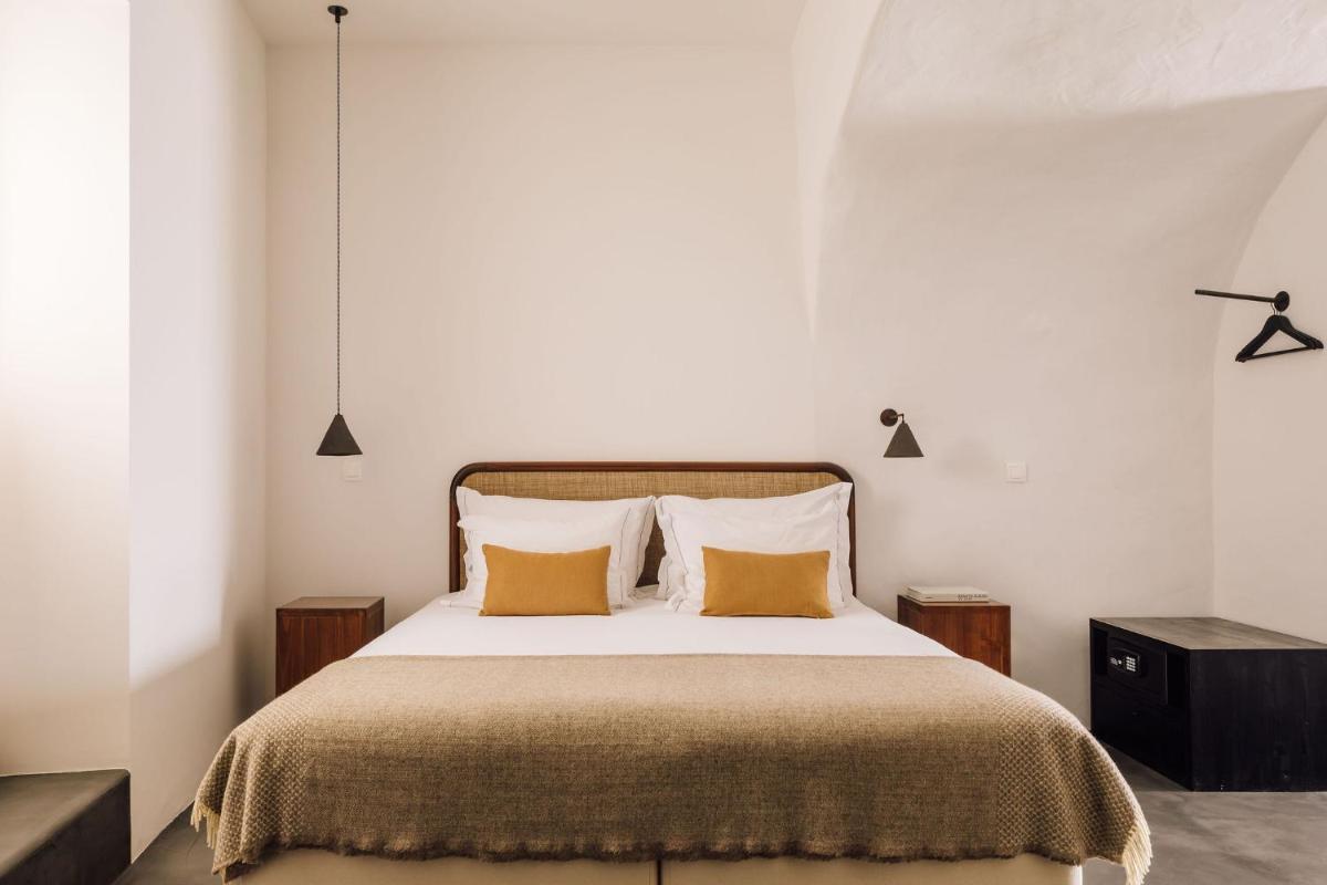 White Exclusive Suites & Villas