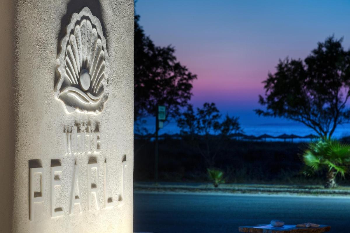 White Pearls-Adults Only Luxury Suites