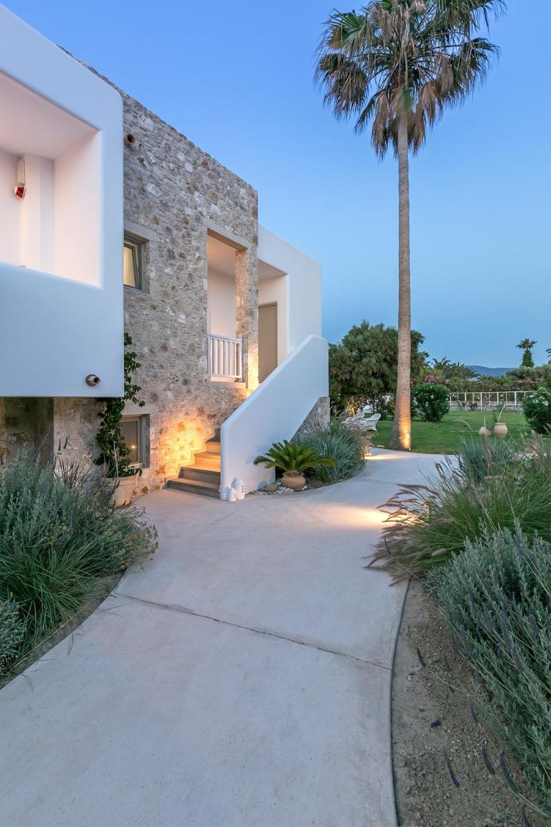 White Pearls-Adults Only Luxury Suites