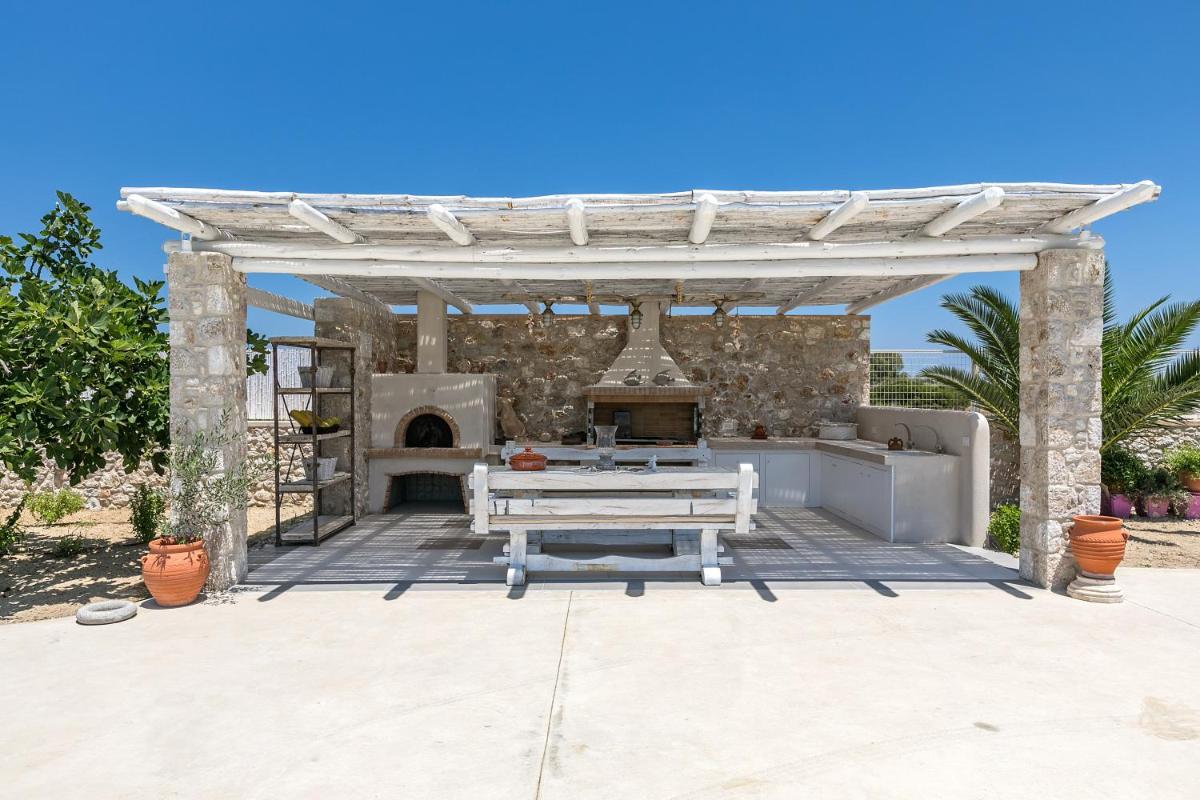 White Pearls-Adults Only Luxury Suites