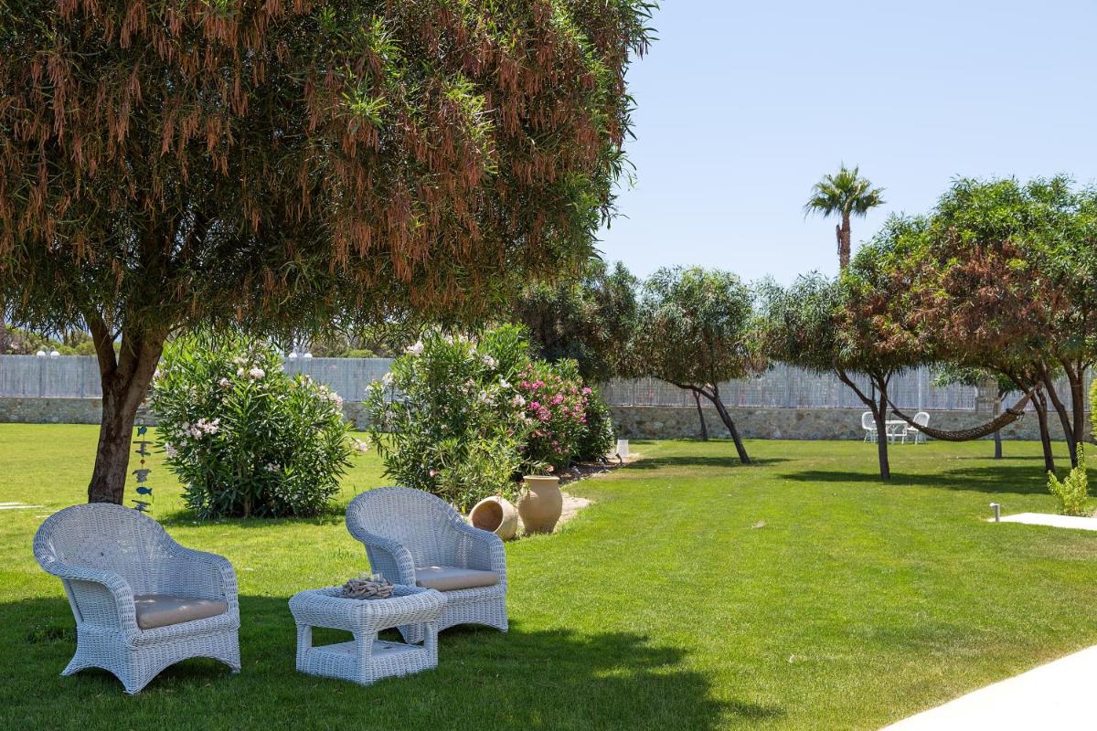 White Pearls-Adults Only Luxury Suites