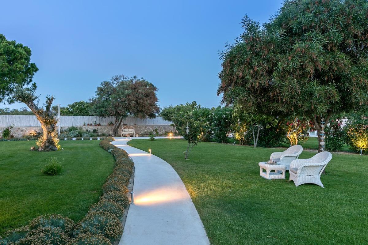 White Pearls-Adults Only Luxury Suites