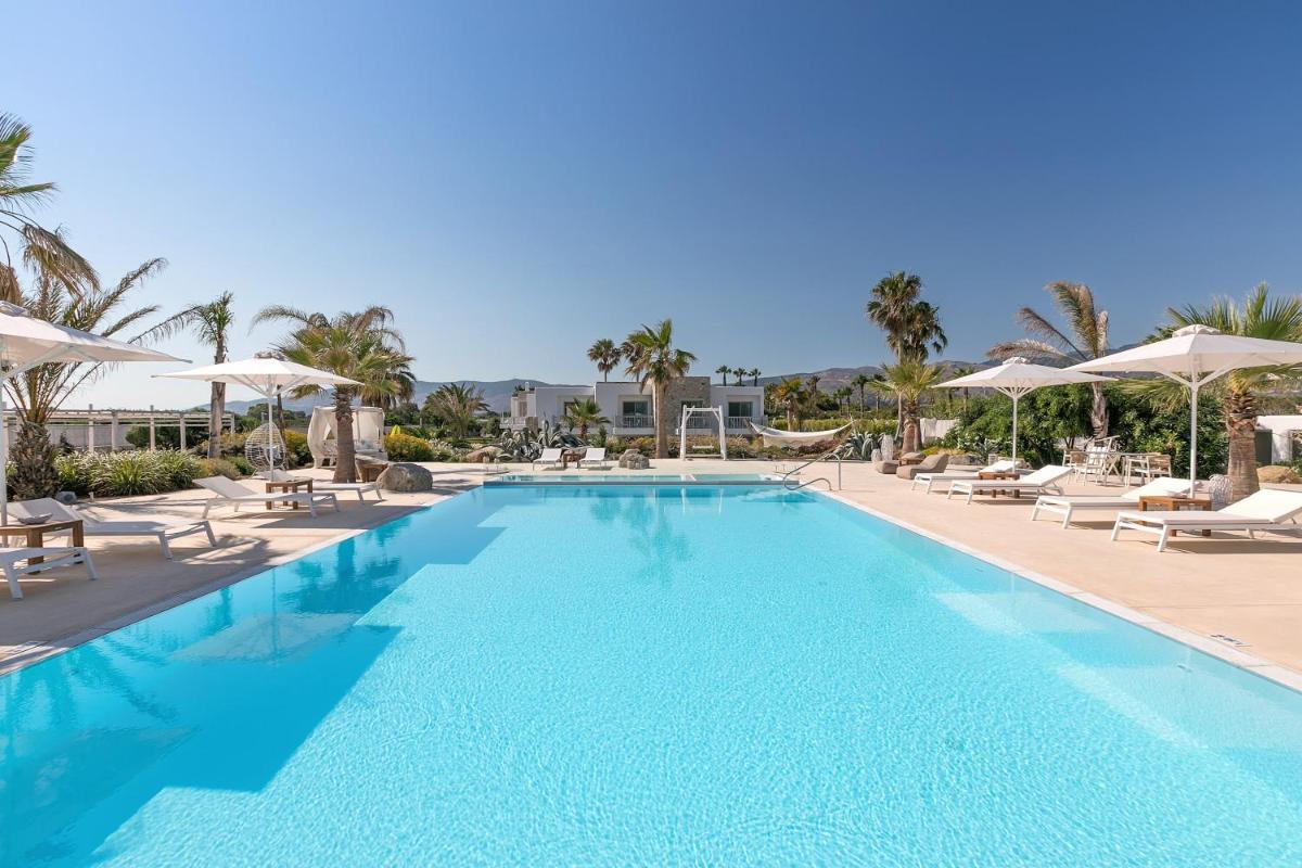 White Pearls-Adults Only Luxury Suites