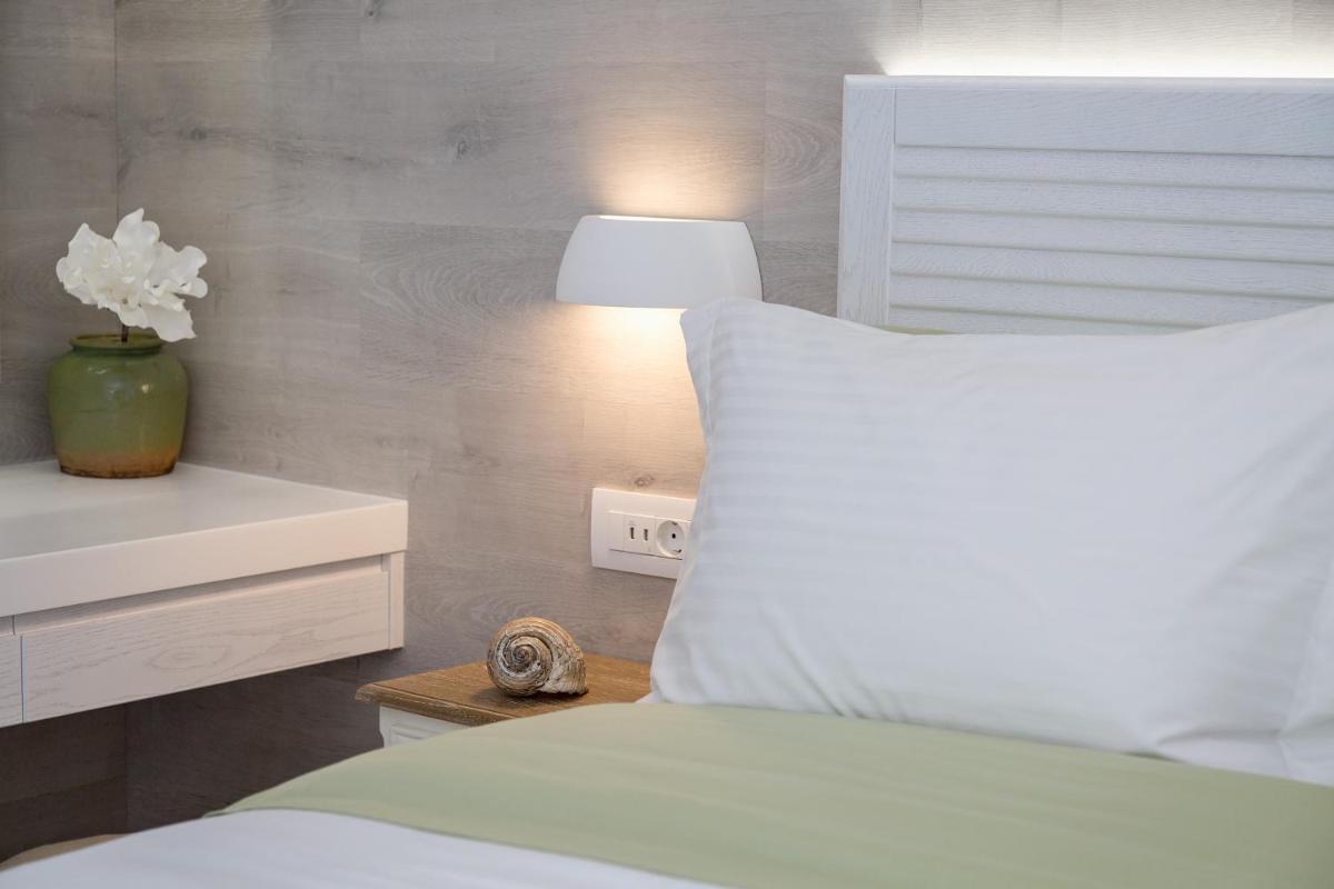 White Pearls-Adults Only Luxury Suites