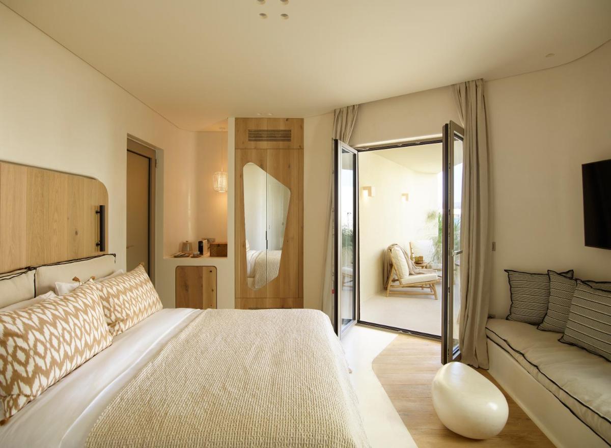 White Pebble Suites
