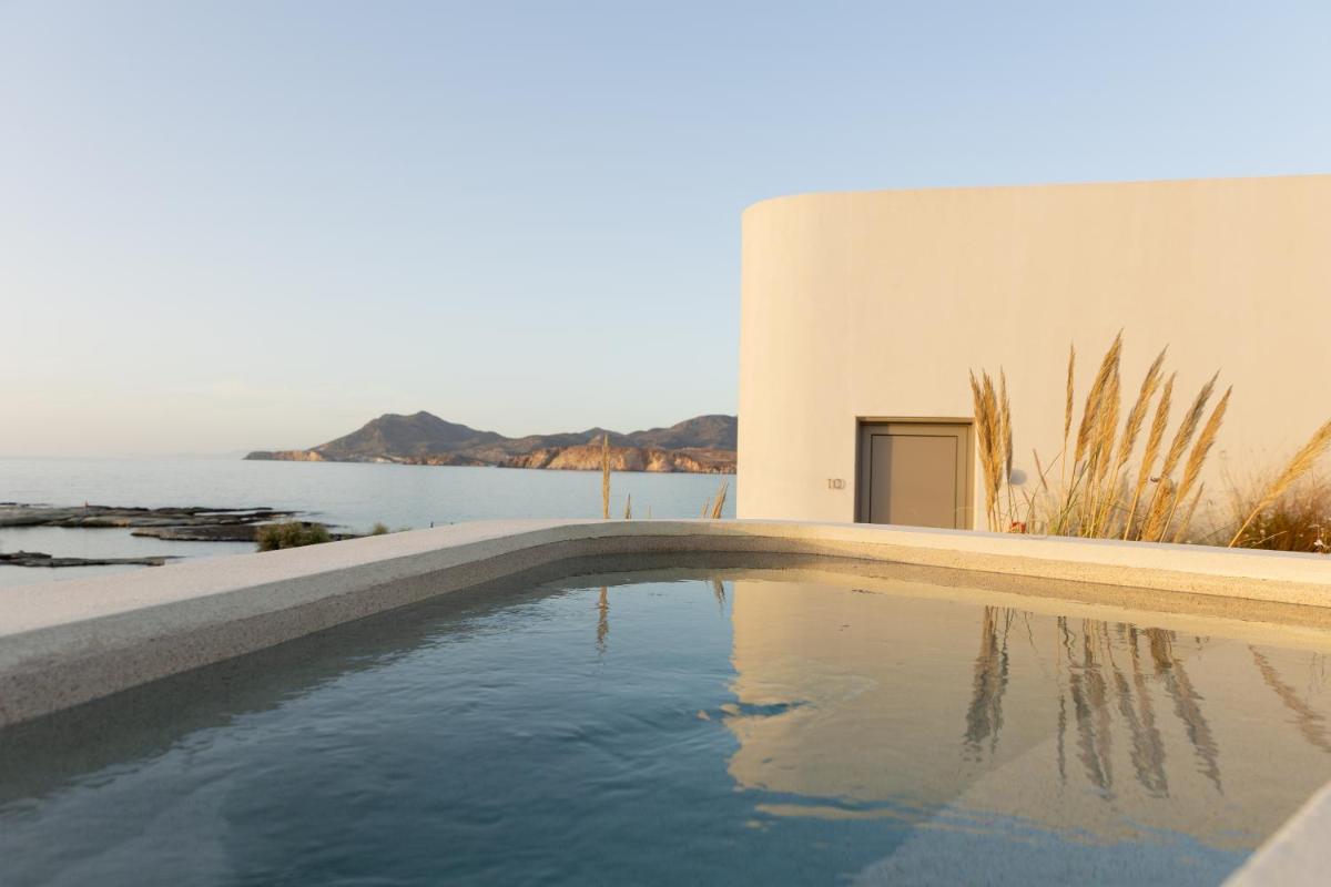 White Pebble Suites