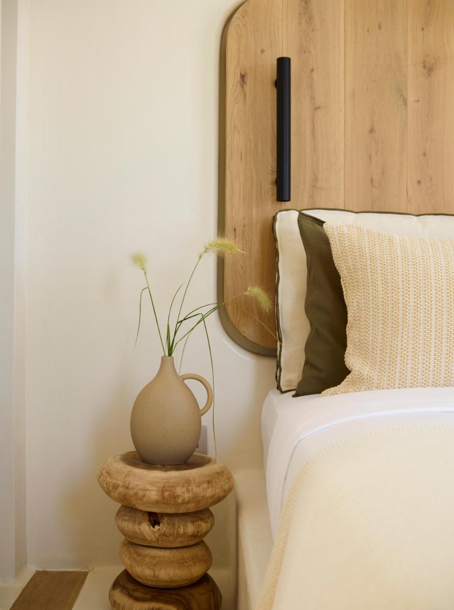 White Pebble Suites