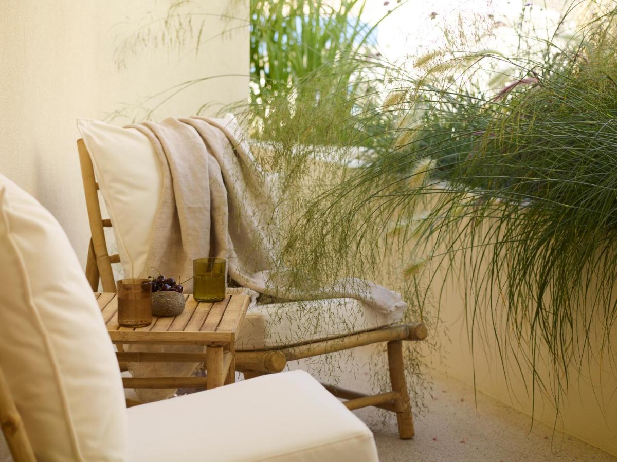 White Pebble Suites