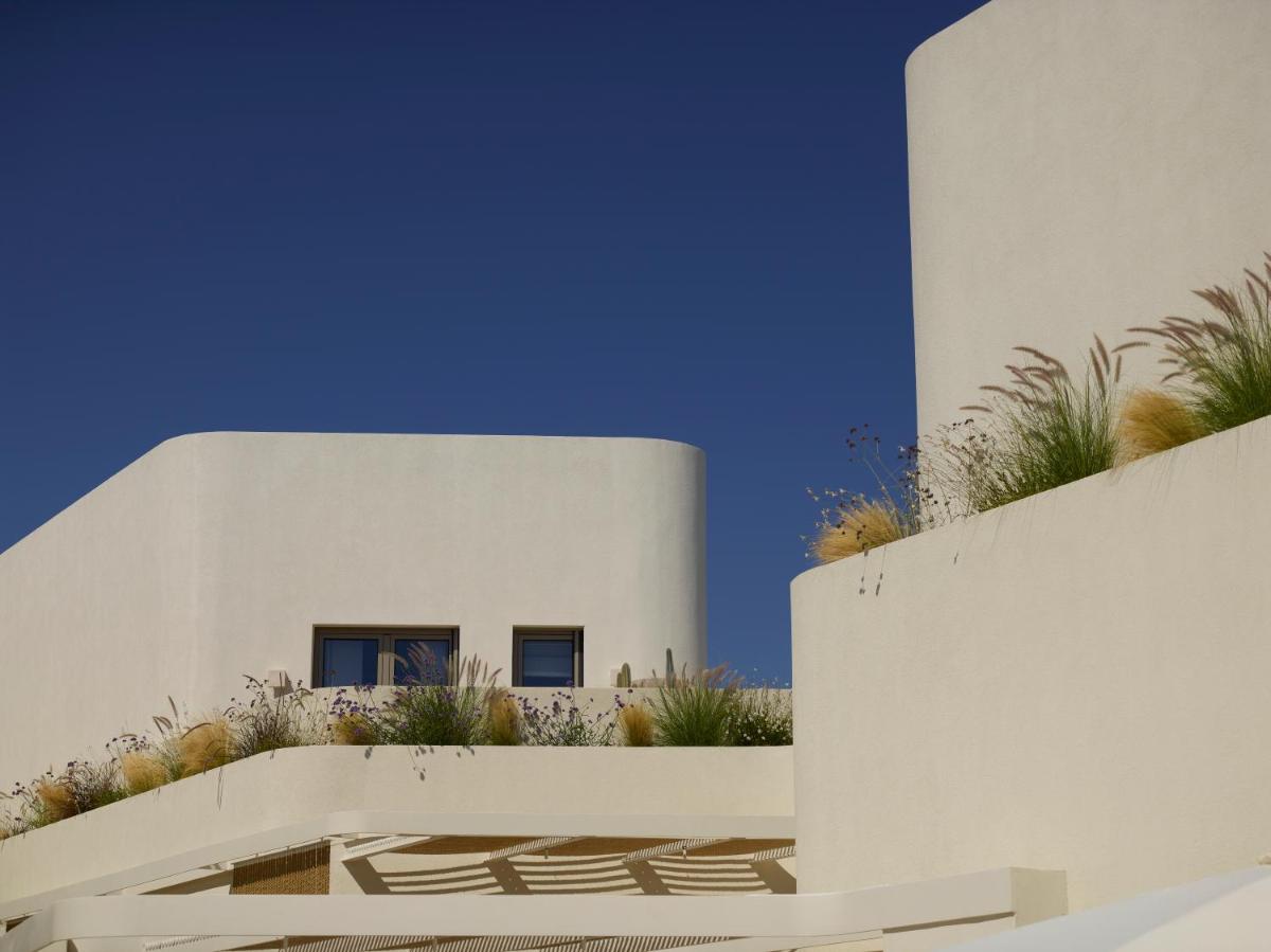 White Pebble Suites