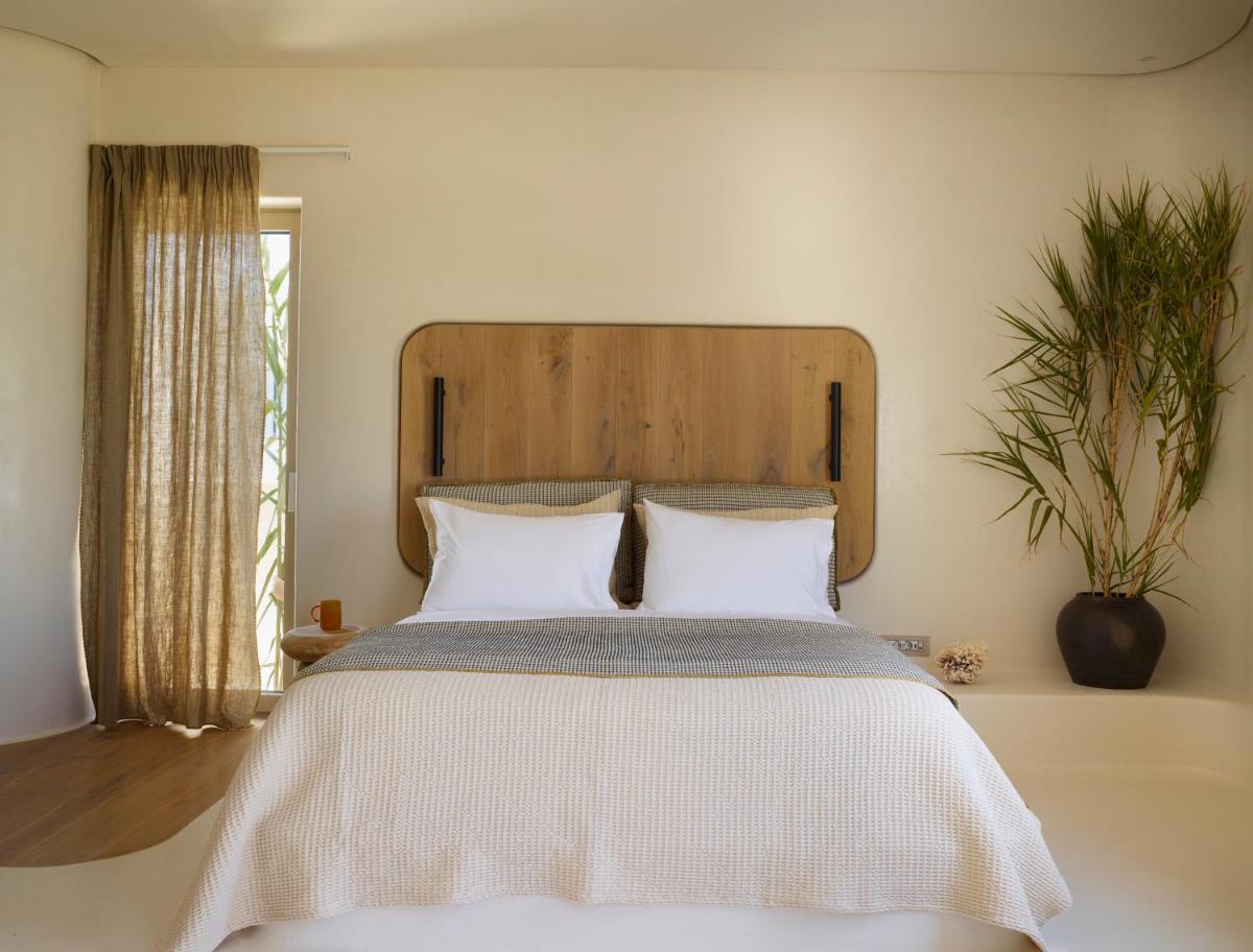 White Pebble Suites