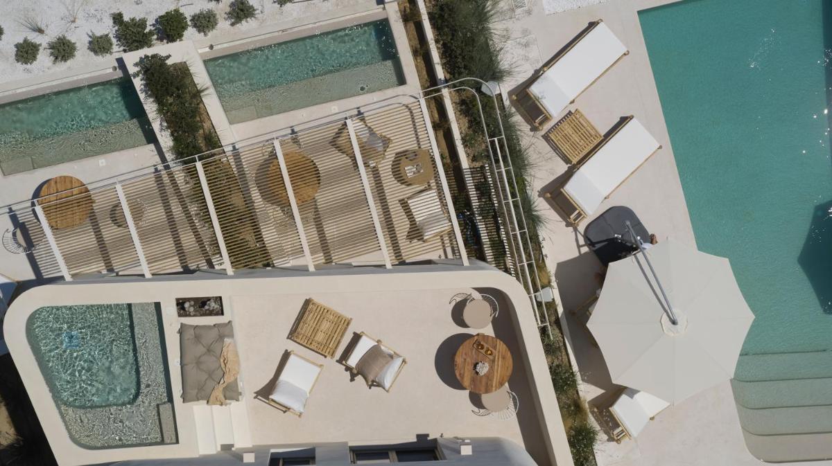 White Pebble Suites