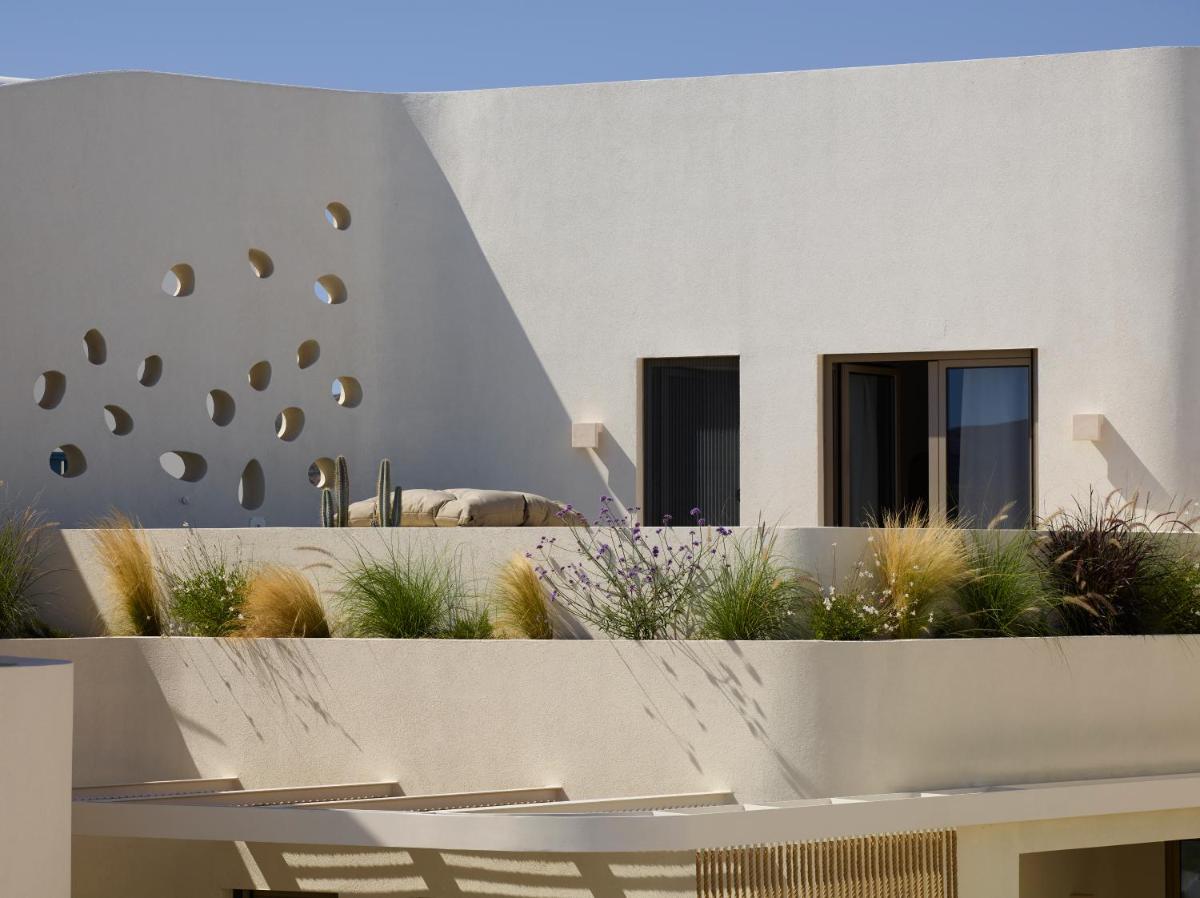 White Pebble Suites