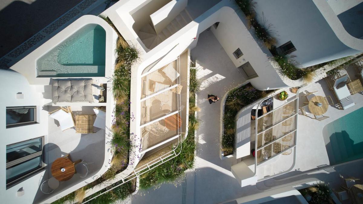 White Pebble Suites
