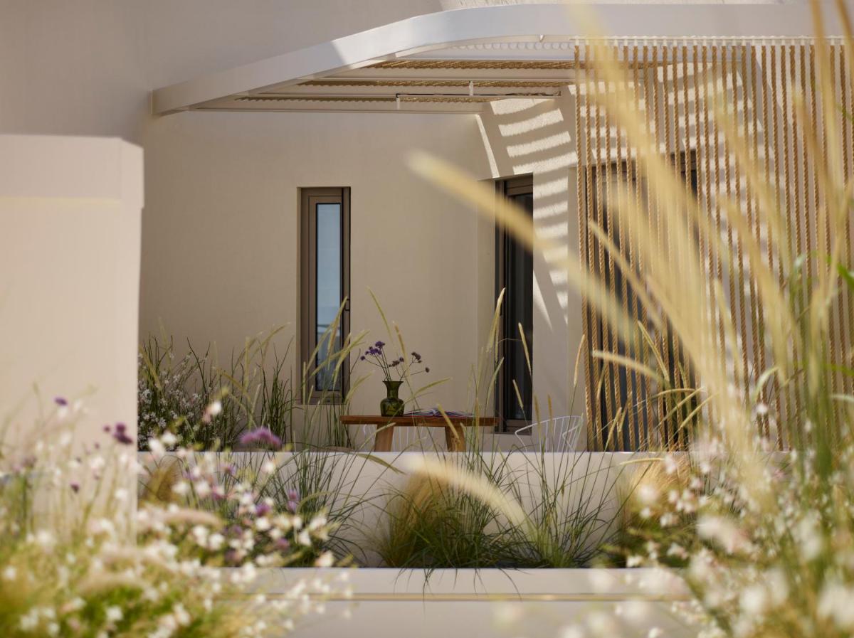 White Pebble Suites