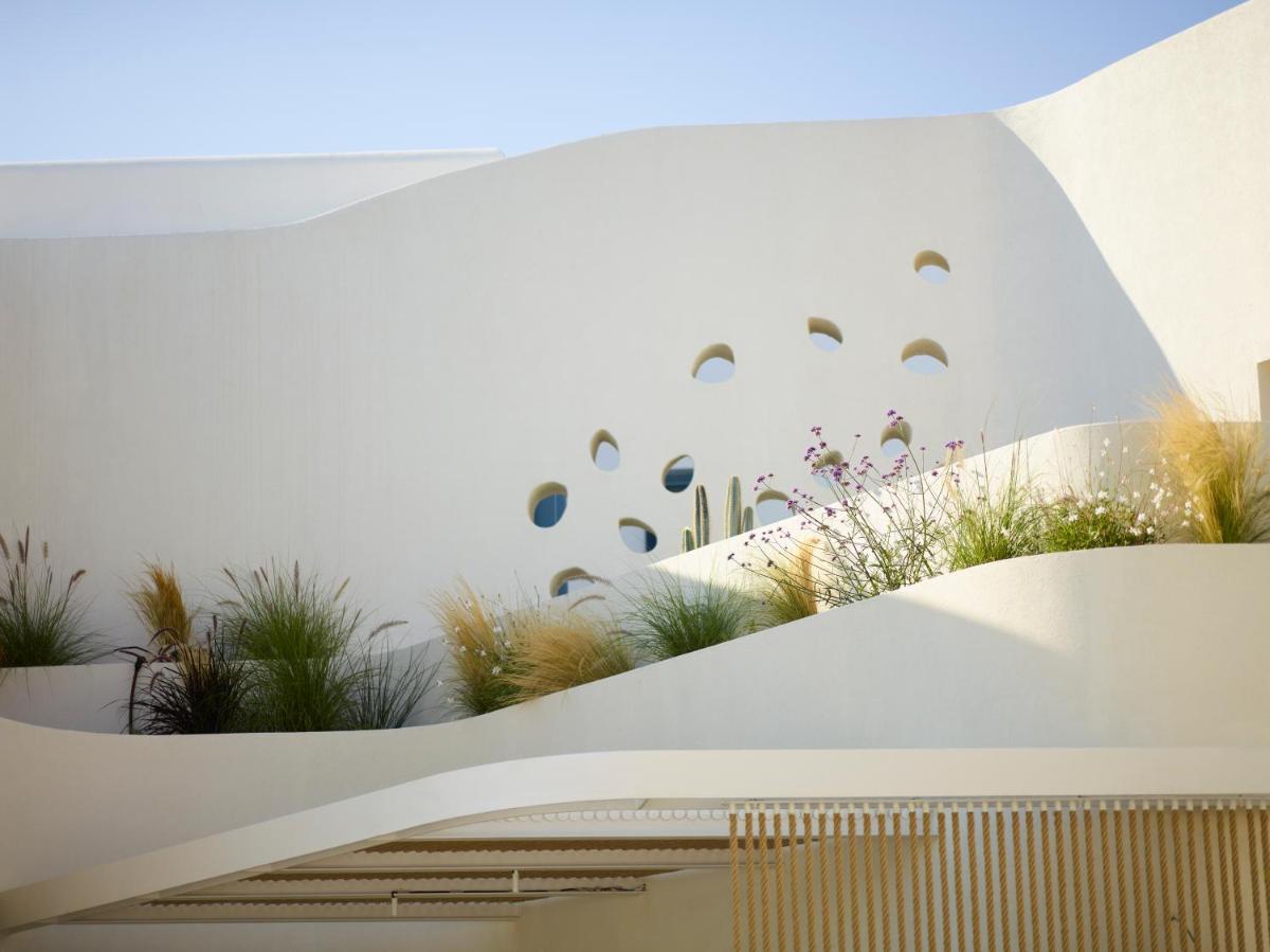White Pebble Suites