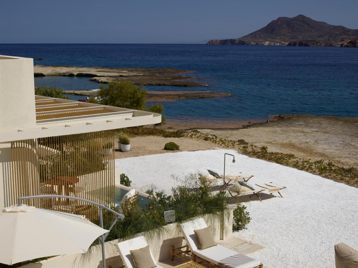 White Pebble Suites