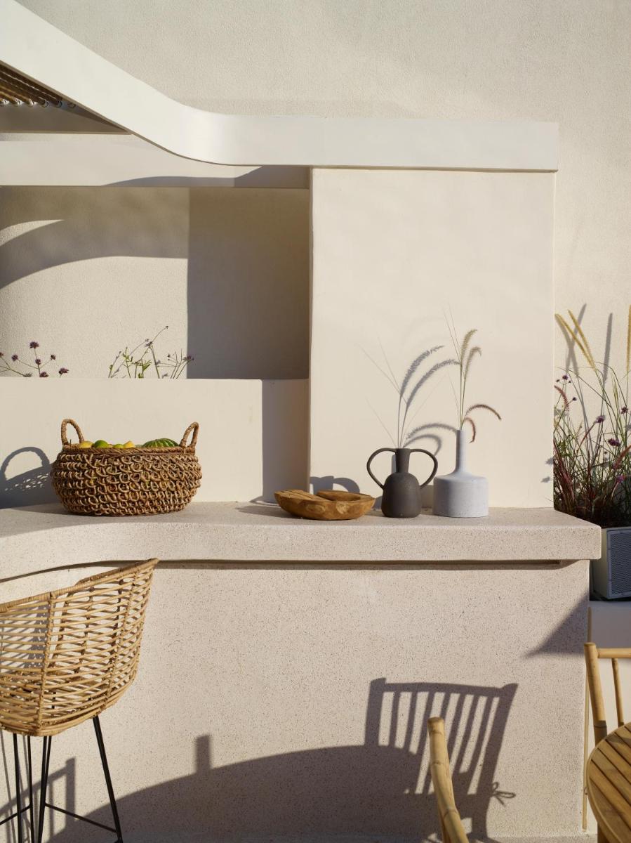 White Pebble Suites