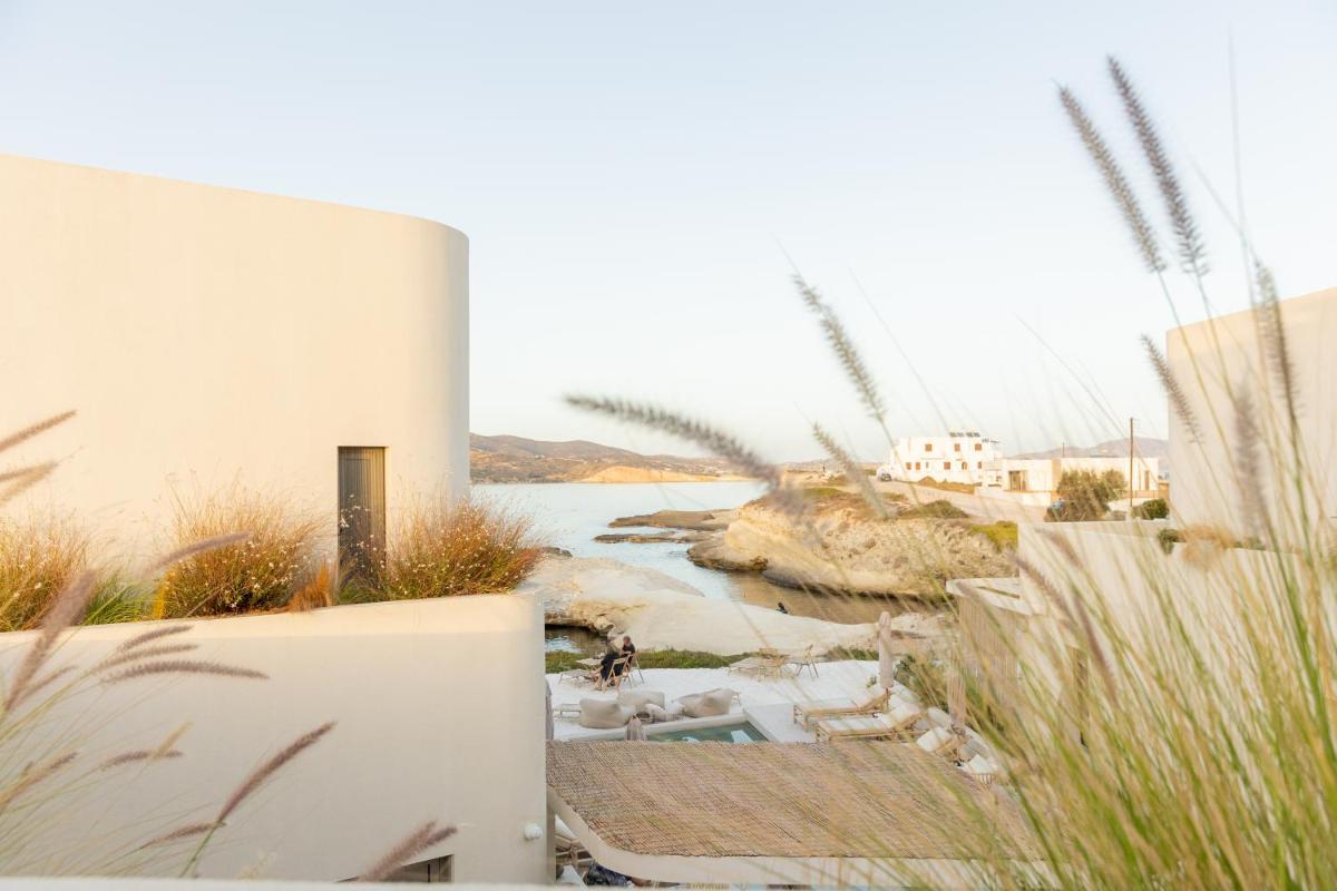 White Pebble Suites