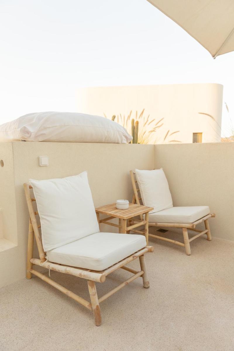 White Pebble Suites