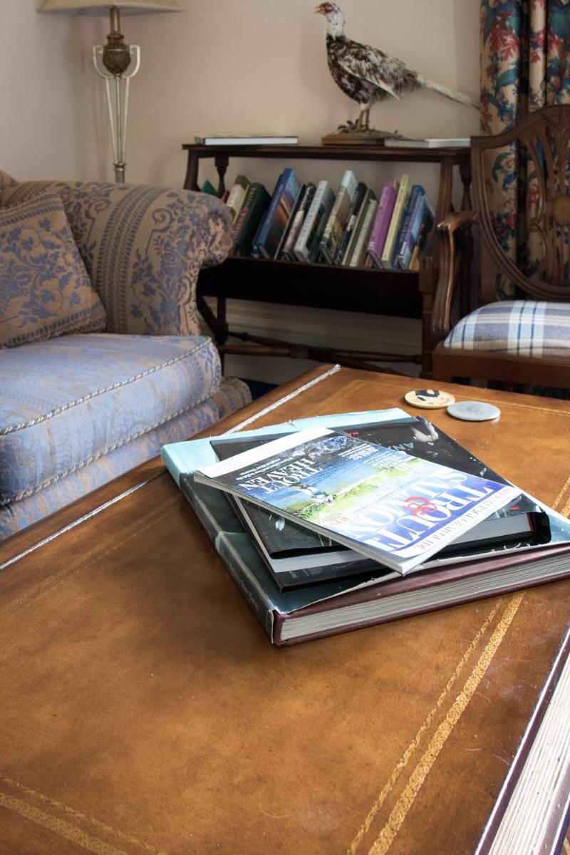 Whitehouse Country House