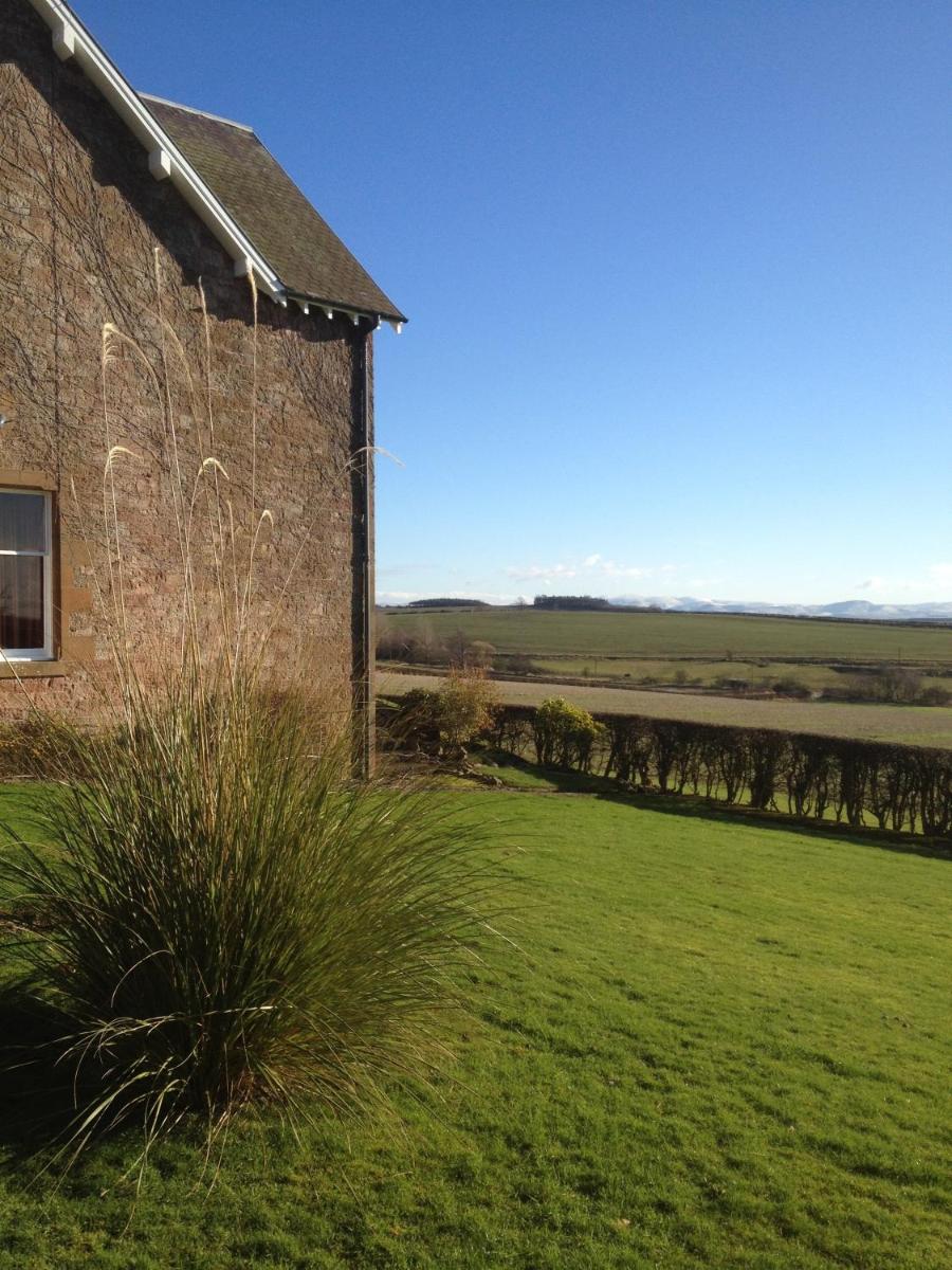 Whitehouse Country House