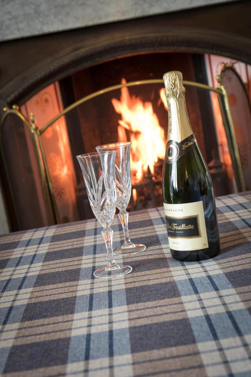 Whitehouse Country House