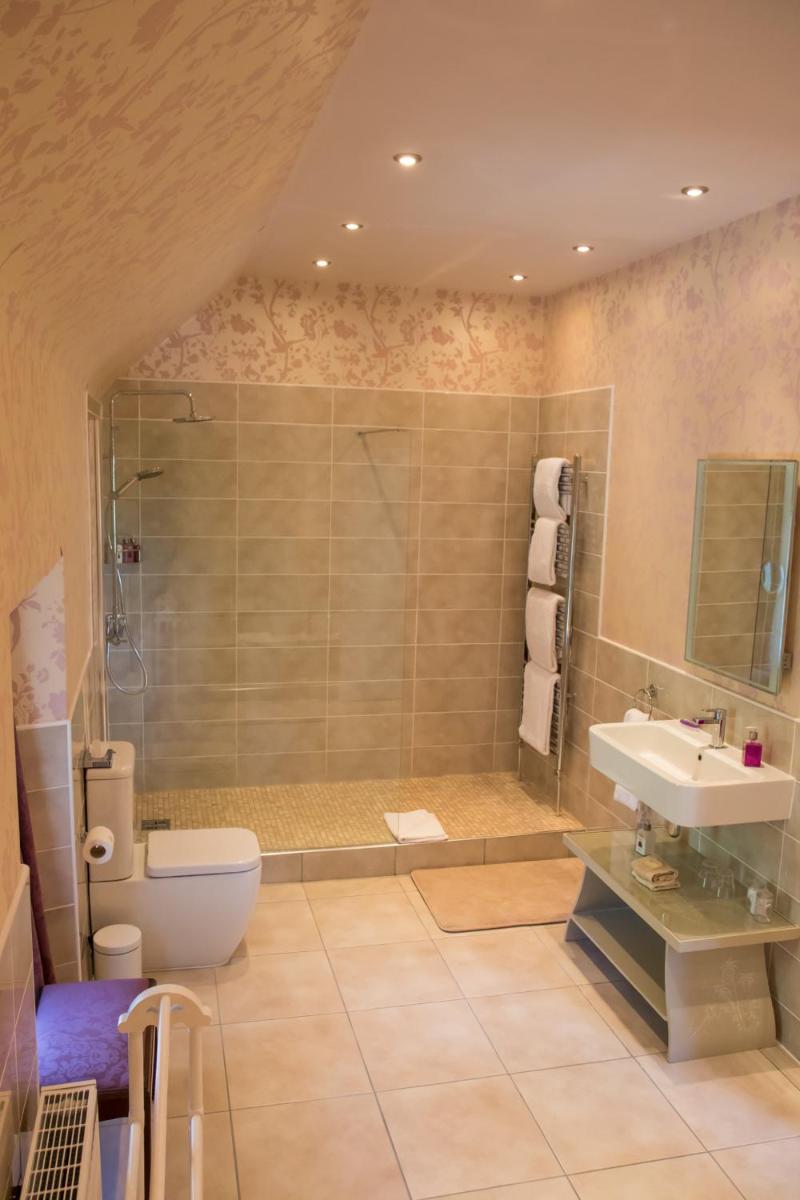 Whitehouse Country House