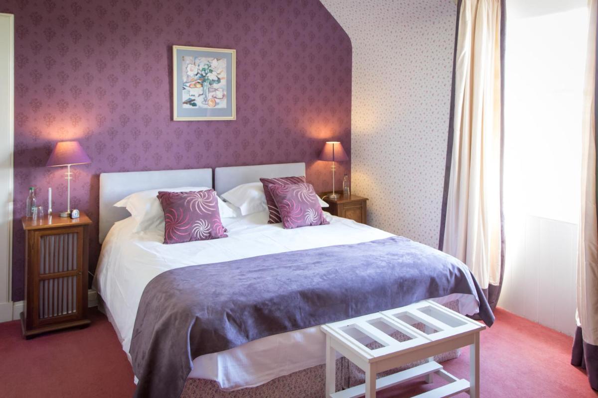 Whitehouse Country House