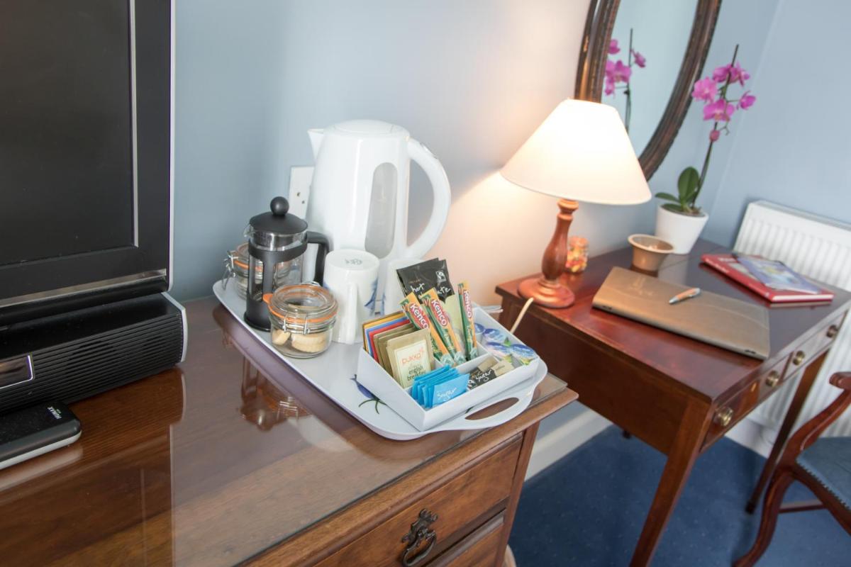 Whitehouse Country House