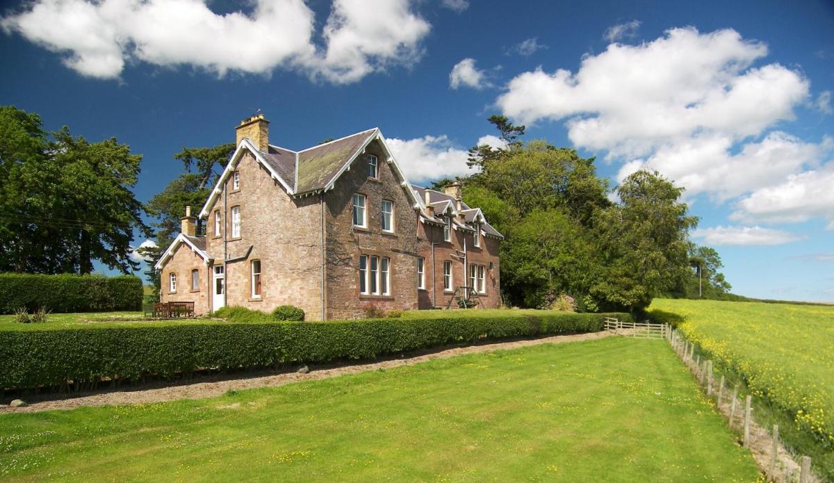 Whitehouse Country House