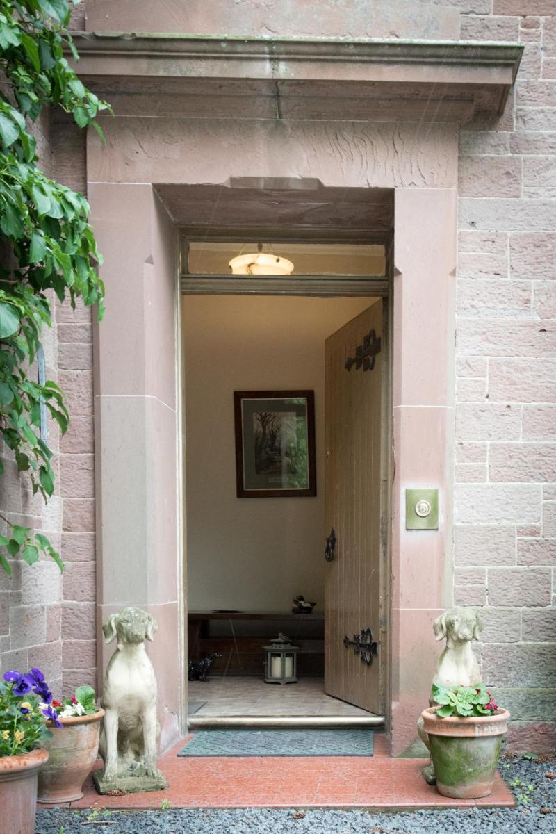 Whitehouse Country House