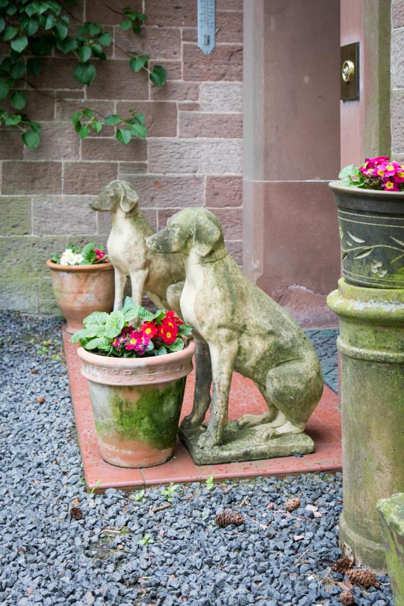 Whitehouse Country House